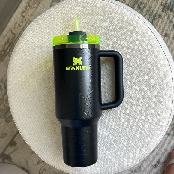 Stanley Halloween Web Black Glow in the Dark Quencher H2.0 Flowstate Stainless - Picture 3 of 16